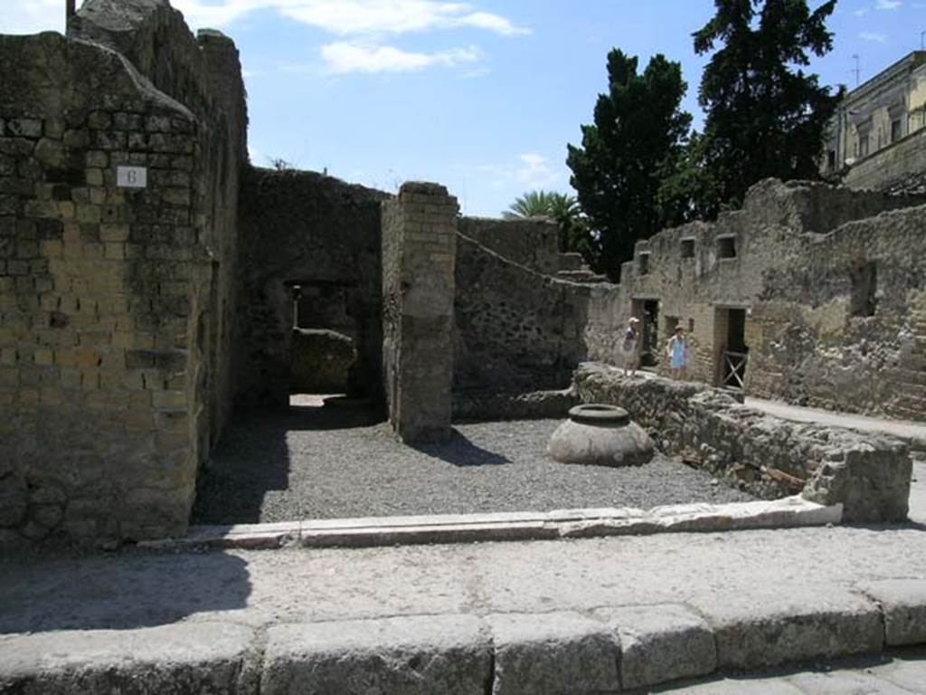 III. 06, Herculaneum. May 2006. Looking south. Photo courtesy of Nicolas Monteix.